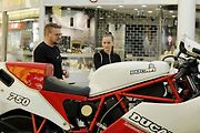 Výstava motocyklů Ducati je k vidění v obchodním centru Olympia Brno v Modřicích. Návštěvníci centra si mohou prohlédnout celkem šestatřicet exponátů, od nejstaršího z roku 1949 po nejnovější.