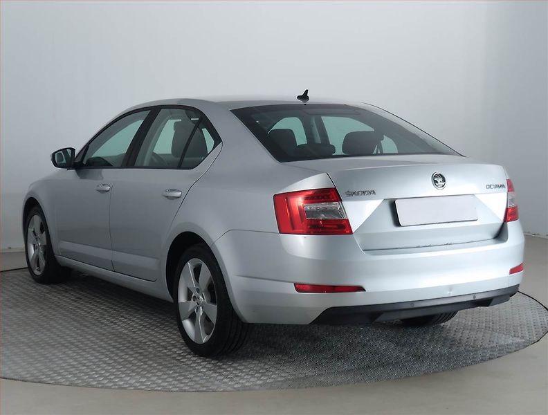 Škoda Octavia (2015) Elegance 1.6 TDI, Tempomat - fotka 4 z 17