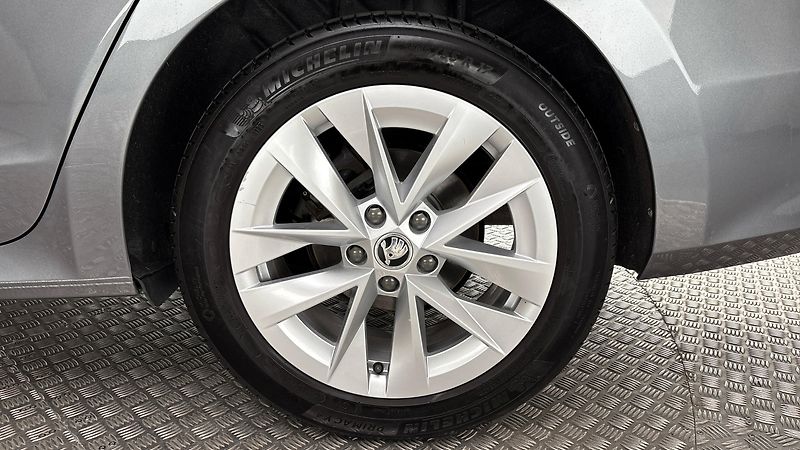 Škoda Octavia 2.0 TDI Style Combi - fotka 19 z 24