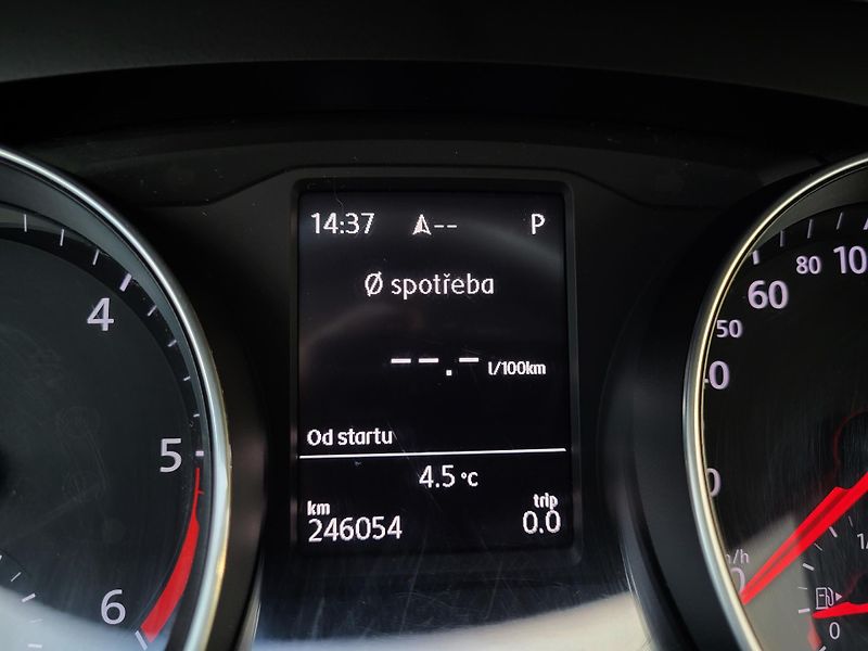 Volkswagen Passat 2.0 TDi 140kW DSG COMFORTLINE - fotka 11 z 49
