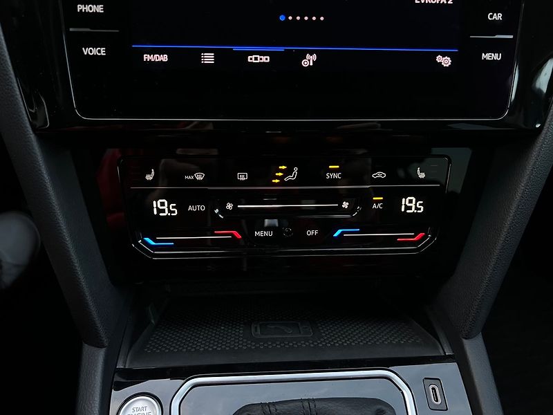 Volkswagen Passat (2020) 2.0 TDI-DSG-ELEGANCE - fotka 34 z 49