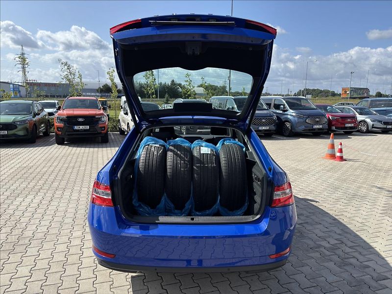 Škoda Superb 2,0 TDI 110kW Style DSG - fotka 12 z 47