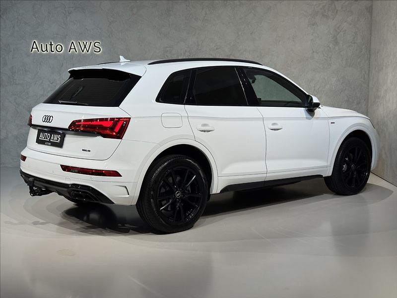 Audi Q5 2,0 TDi  Quattro S-Line Assist - fotka 8 z 50