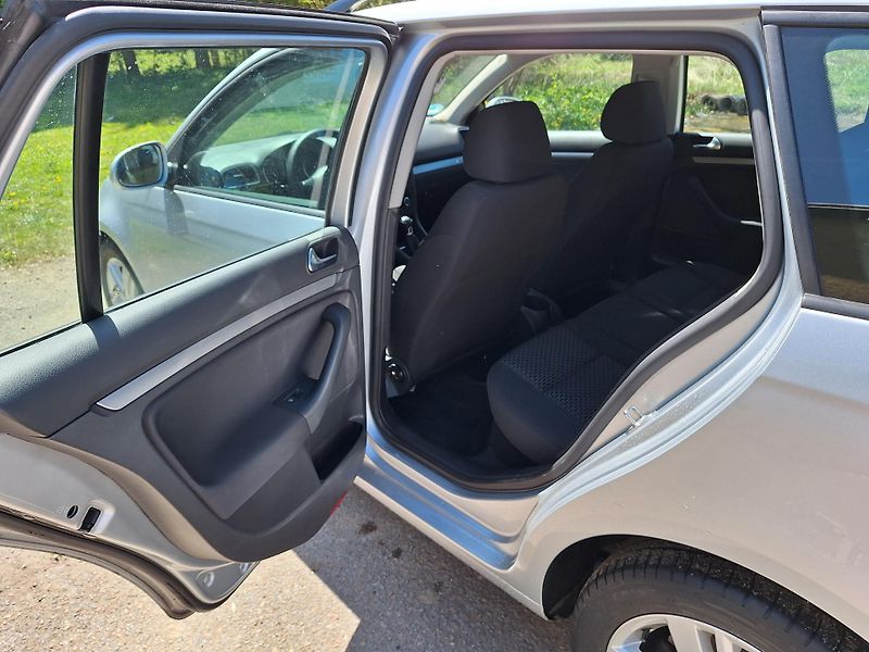 Volkswagen Golf (2012) VW Golf 1.6 tdi WEBASTO - fotka 14 z 19