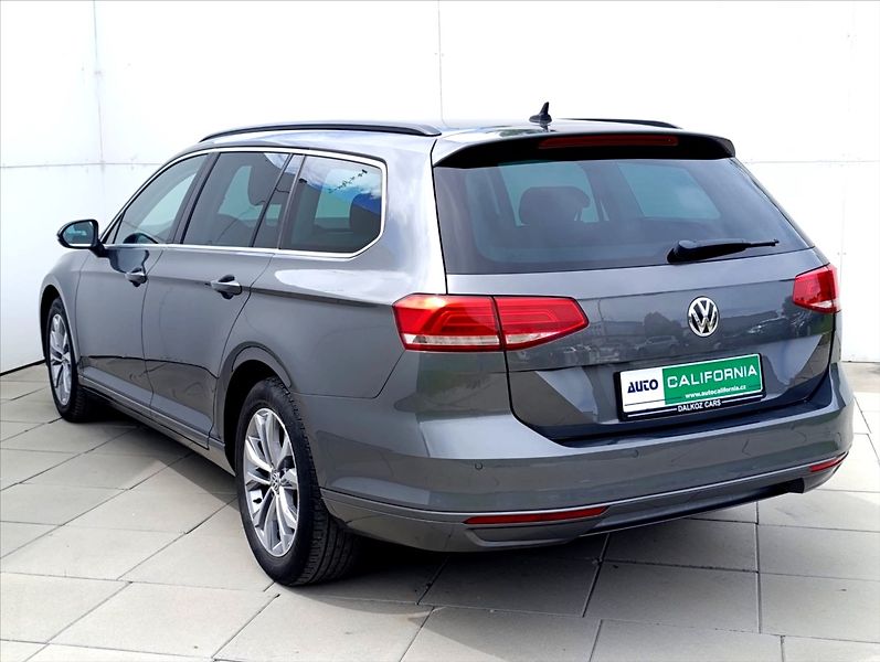 Volkswagen Passat 1,6 TDi Aut.klima Navi Kamera - fotka 10 z 34