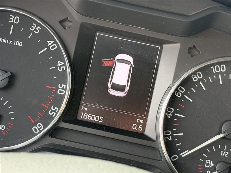 Škoda Octavia 2,0 TDI 4X4 TAŽNÉ 2T - fotka 12 z 24