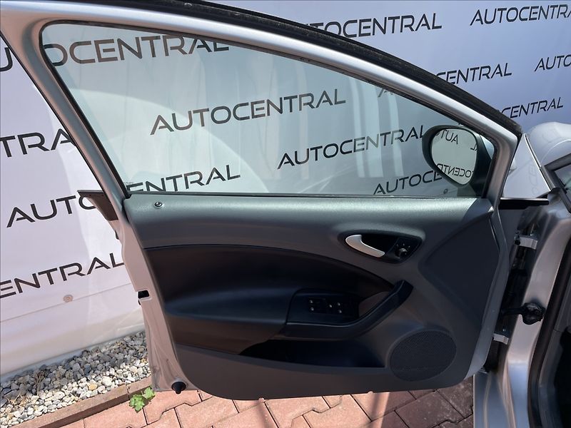 Seat Ibiza 1,2 TSi,77kW,serv.kn. - fotka 17 z 20