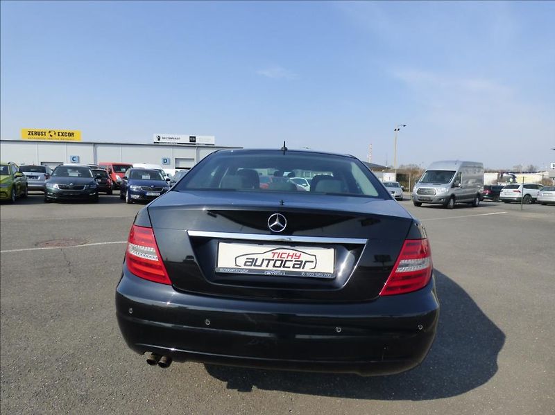 Mercedes-Benz Třídy C 2,2 CDI BlueEfficiency  180 CD - fotka 6 z 41