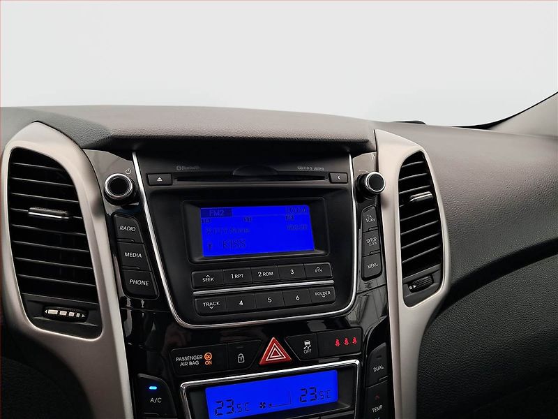 Hyundai i30 (2015) 1.6 MPI, ČR,1.maj, Serv.kniha - fotka 12 z 19