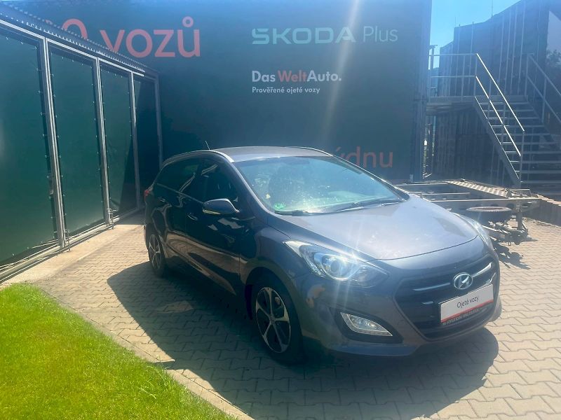 Hyundai i30 (2017) 1.6 GDI 99kW Weekend kombi - fotka 18 z 25