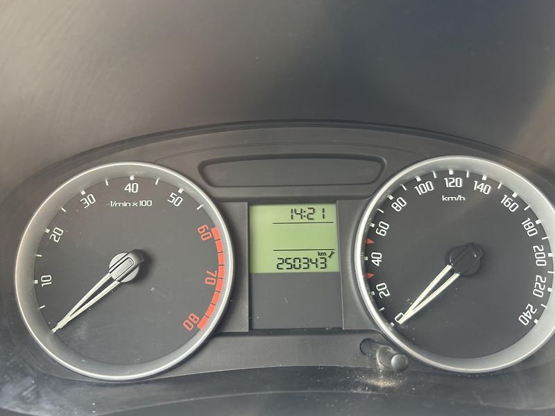 Škoda Fabia (2007) 1.2i 51kw  - fotka 17 z 17