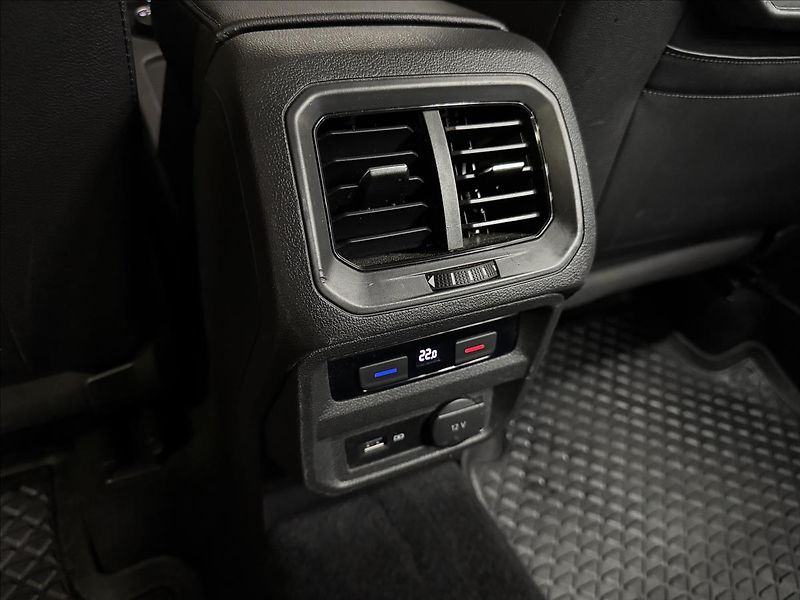 Volkswagen Tiguan Allspace R-LINE 140kW 4M HUD DCC LED - fotka 37 z 52