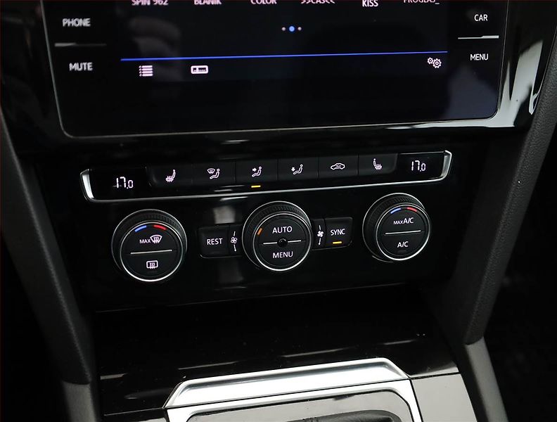 Volkswagen Passat (2018) 2.0 TDI, Automat, Serv.kniha - fotka 13 z 20