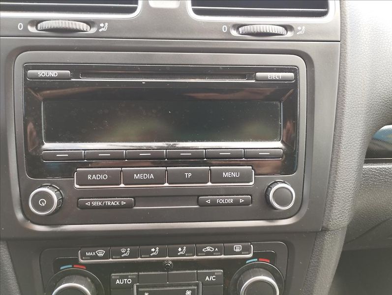 Volkswagen Golf 1,2 - fotka 13 z 15