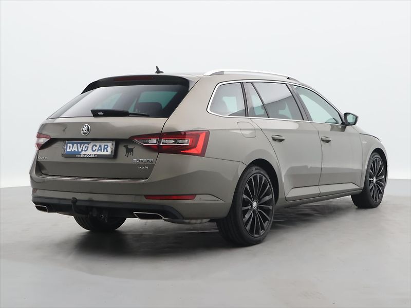 Škoda Superb 2.0 TSI 206kW DSG CZ L&K - fotka 7 z 37