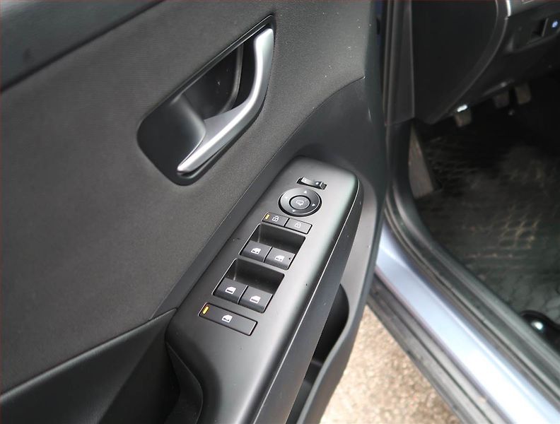 Hyundai Kona (2024) 1.0 T-GDI - fotka 17 z 20