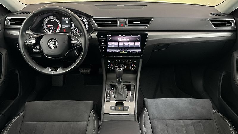 Škoda Superb 2.0 TDI DSG Style Combi - fotka 8 z 28