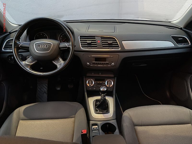 Audi Q3 (2013) 2.0 TDi, AC, výhřev sed. - fotka 8 z 16