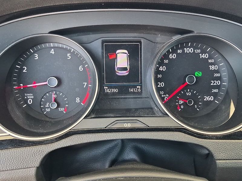 Volkswagen Passat Variant R-Line - fotka 14 z 31