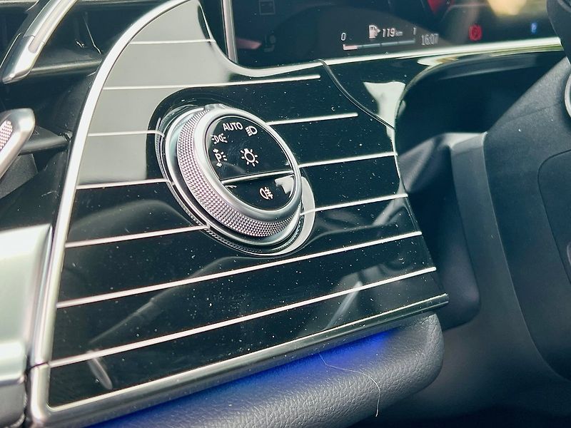Mercedes-Benz Třídy E (2025) 450 d 4MATIC Linie AMG - fotka 20 z 31