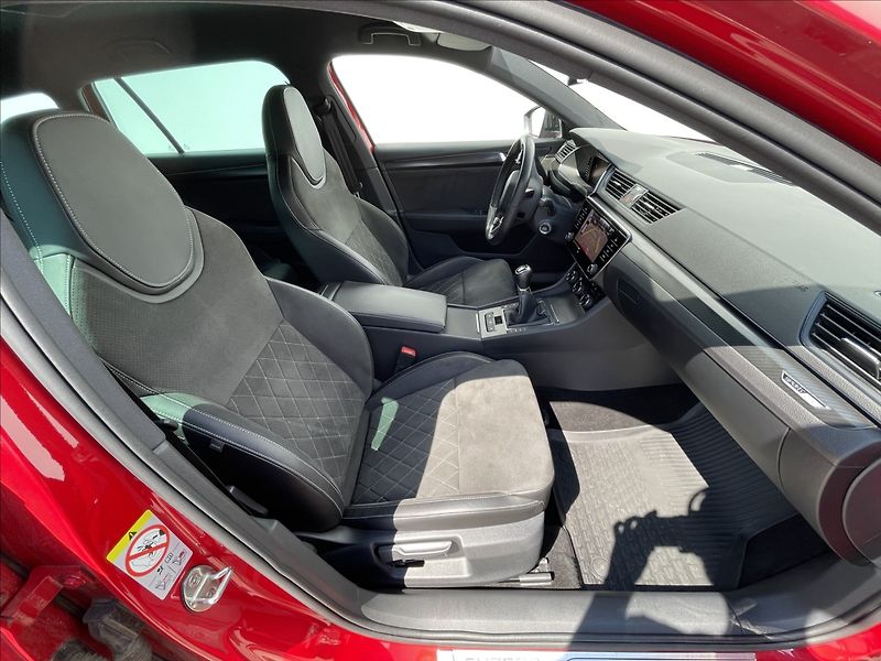 Škoda Superb 2,0 TDI Combi Sportline DCC - fotka 18 z 24