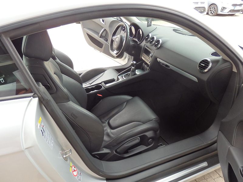 Audi TT 2.0 TFSI 147 kW ZÁLOHOVÁNO - fotka 11 z 16