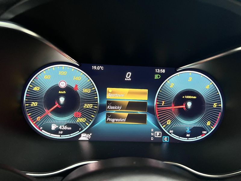Mercedes-Benz Třídy C 220d 4-Matic Burmester Servis - fotka 24 z 45