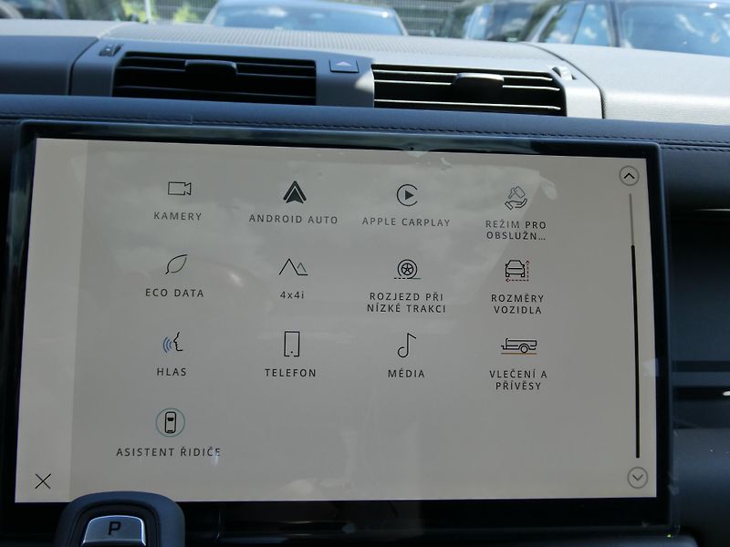 Land Rover Defender (2026) 110 3,0 X-Dynamic SE D250 - fotka 24 z 31