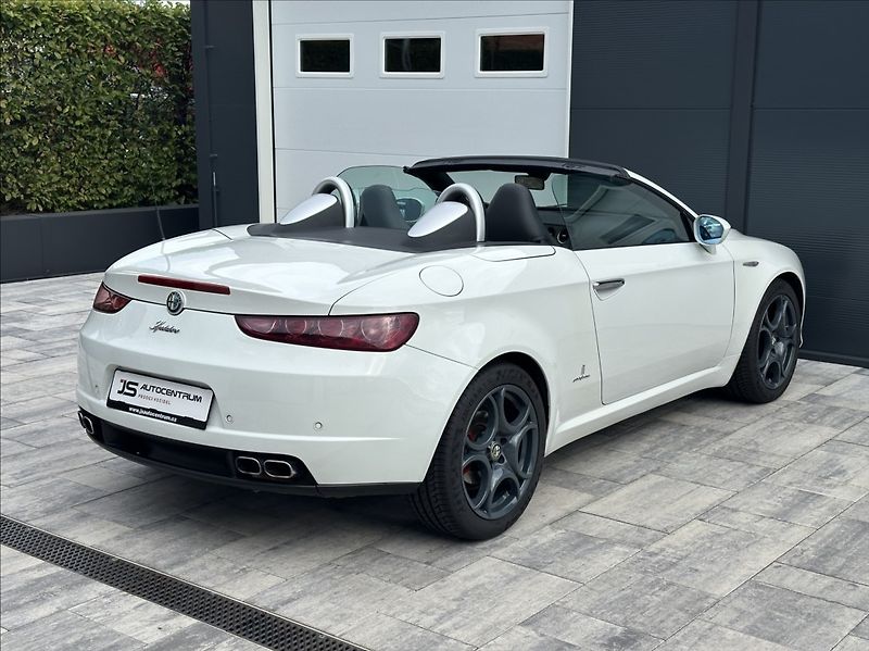 Alfa Romeo Spider 2,2 JTS 185PS  Exclusive - fotka 7 z 48