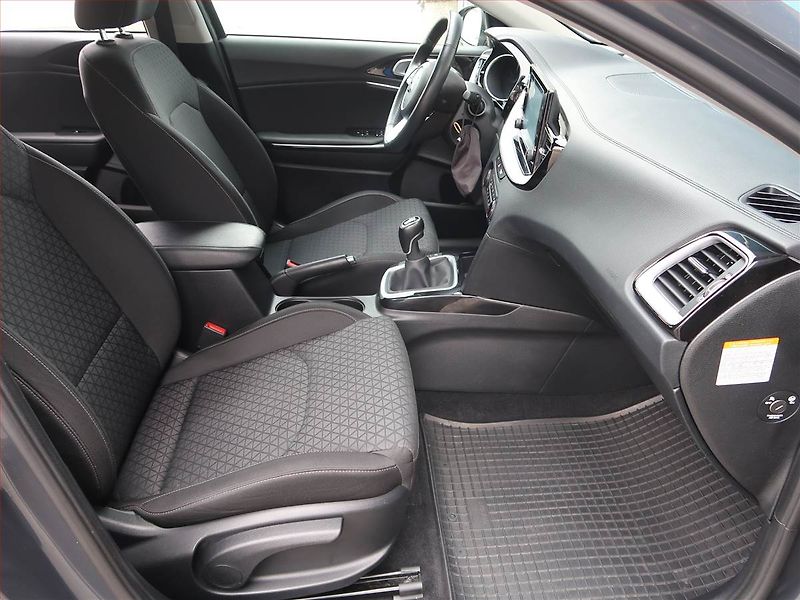 Kia Ceed (2021) Gold 1.6 CRDi MHEV, Serv.kniha - fotka 9 z 17