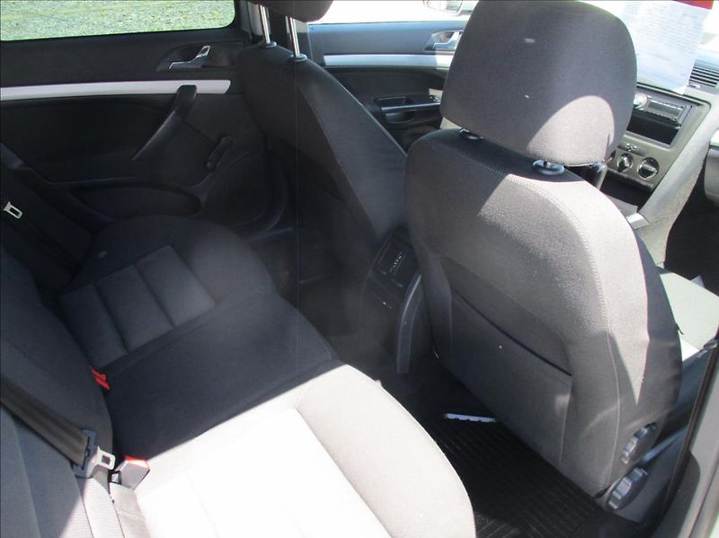 Škoda Octavia 1,9 TDI, klimatizace,serviska, - fotka 11 z 37