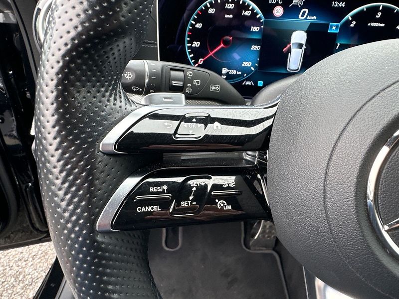 Mercedes-Benz Třídy E 400d 4MATIC kombi AMG paket - fotka 20 z 23