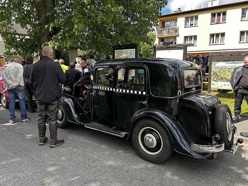 Jízda historických vozidel po Pašeráckých stezkách v obci Rybník.