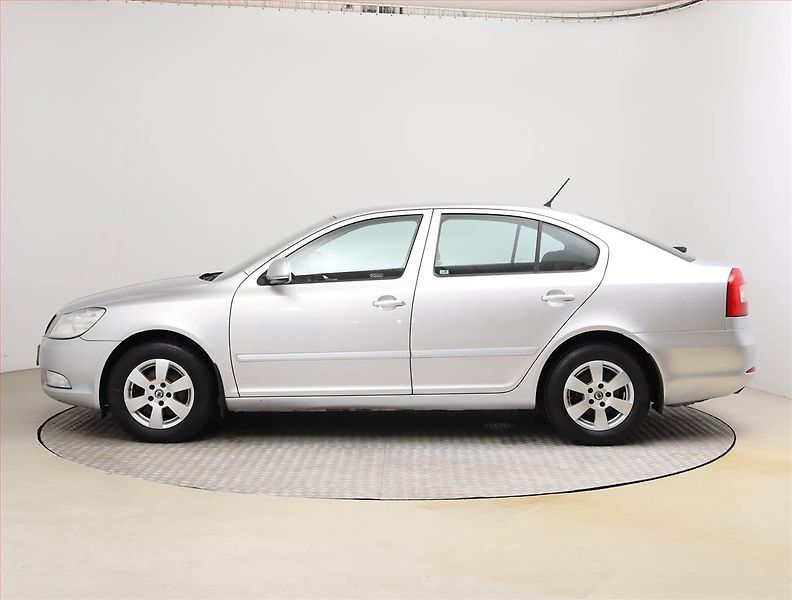 Škoda Octavia (2011) 1.8 TSI, Xenony, Tempomat - fotka 3 z 17