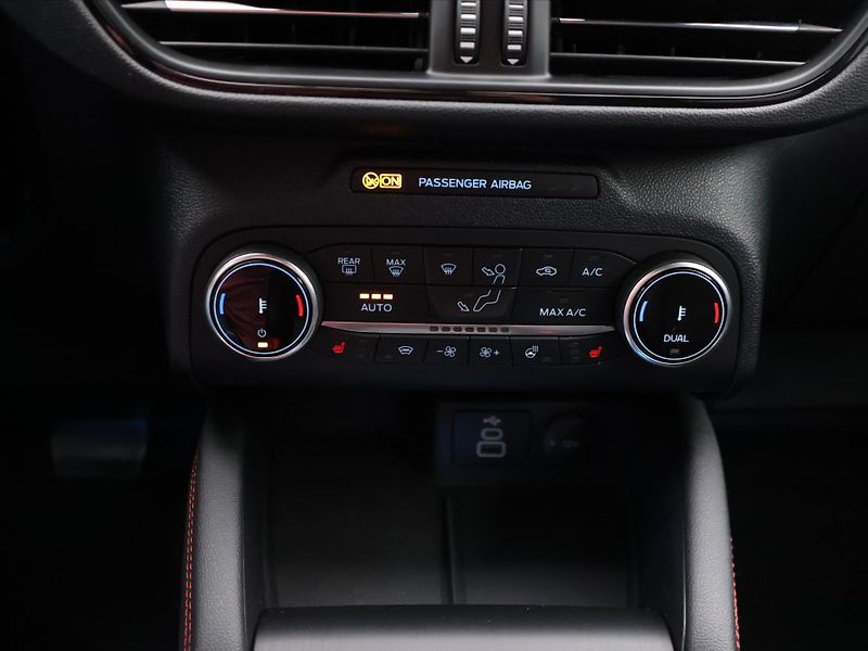 Ford Kuga 2,5 DT HEV ST-LineX AWD AT - fotka 21 z 23