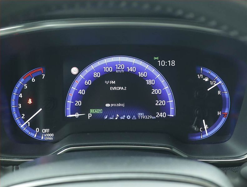 Toyota Corolla (2022) 1.8 Hybrid - fotka 11 z 16
