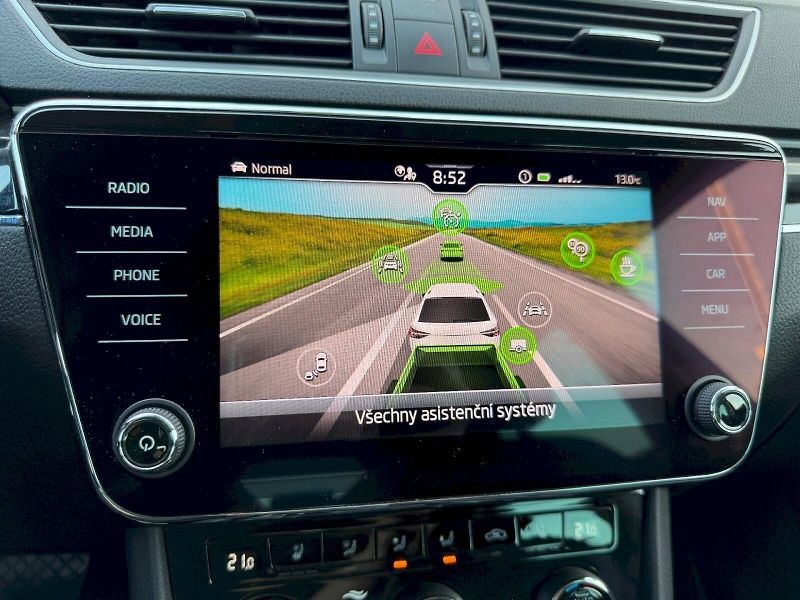 Škoda Superb (2022) 2.0 TDI 147kW L&K DSG 4x4 - fotka 17 z 35