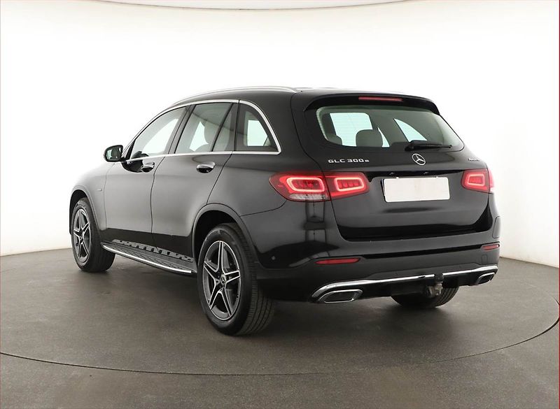 Mercedes-Benz GLC (2020) 300 e 4MATIC - fotka 4 z 22