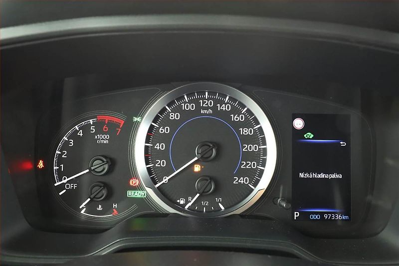 Toyota Corolla (2020) 1.8 Hybrid - fotka 8 z 15