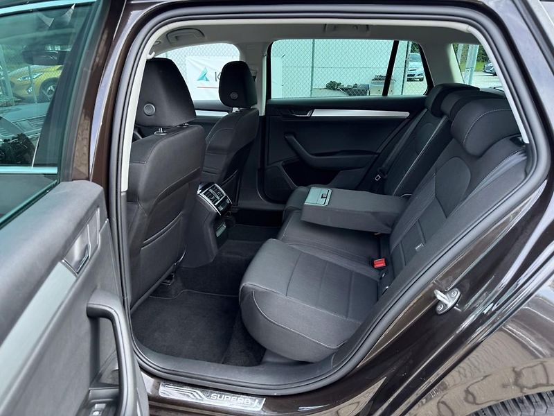 Škoda Superb 2.0 TDI 110 kW DSG, navigace - fotka 7 z 18