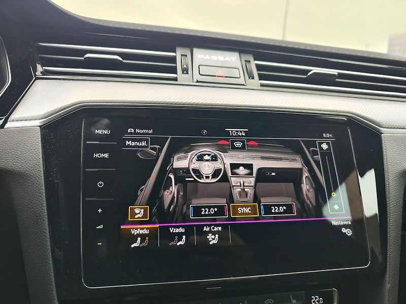 Volkswagen Passat 2.0 TDI/140kW R-Line DSG - fotka 22 z 37