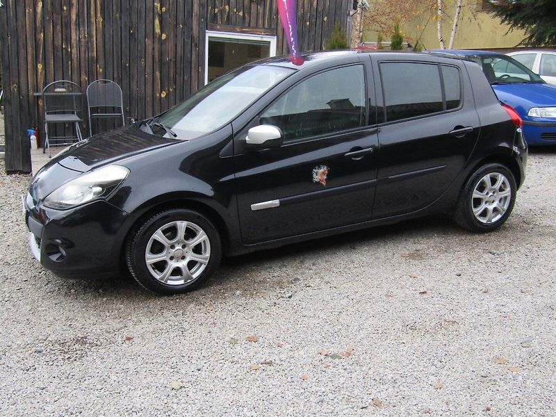 Renault Clio (2013) 1.2i 55kW  ZIMNÍ PNEU - fotka 2 z 34