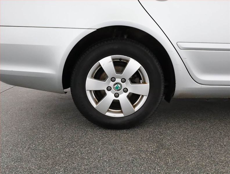Škoda Octavia (2012) Ambition 1.6 TDI, Tempomat - fotka 13 z 13