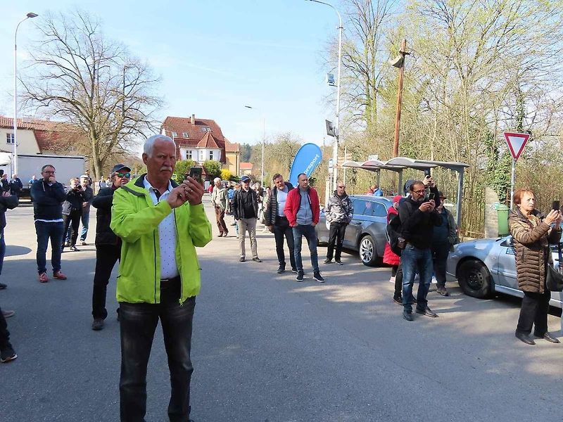 Michal a Jonáš Pavlíčkovi na startu. Rallye Spring Classic startovalo v sobotu 12. dubna dopoledne z jihočeského Tábora. Na trasu 231 kilometrů vyrazilo 100 posádek.