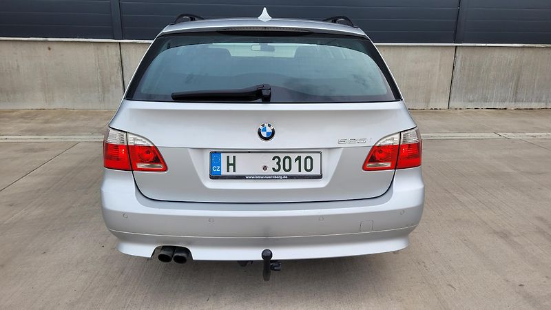 BMW Řada 5 525iA  - fotka 11 z 25