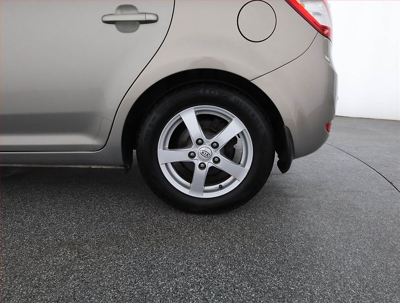 Kia Ceed (2012) 1.4 CVVT, po STK, oblíbený vůz - fotka 13 z 13