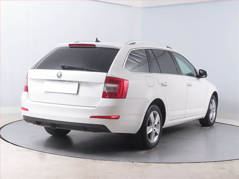 Škoda Octavia (2014) Elegance 1.6 TDI, 4X4 - fotka 5 z 14