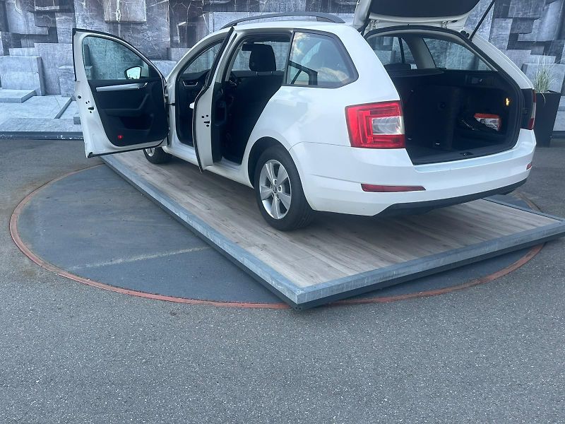 Škoda Octavia (2015) 1.6TDi, 77KW, VYHŘ.SED.,TEMP. - fotka 9 z 24