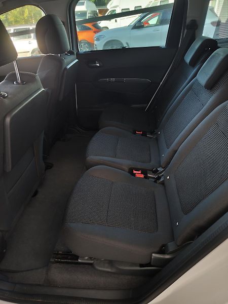 Peugeot 5008 (2016) 1.6 BlueHDi 88kW Allure - fotka 10 z 22