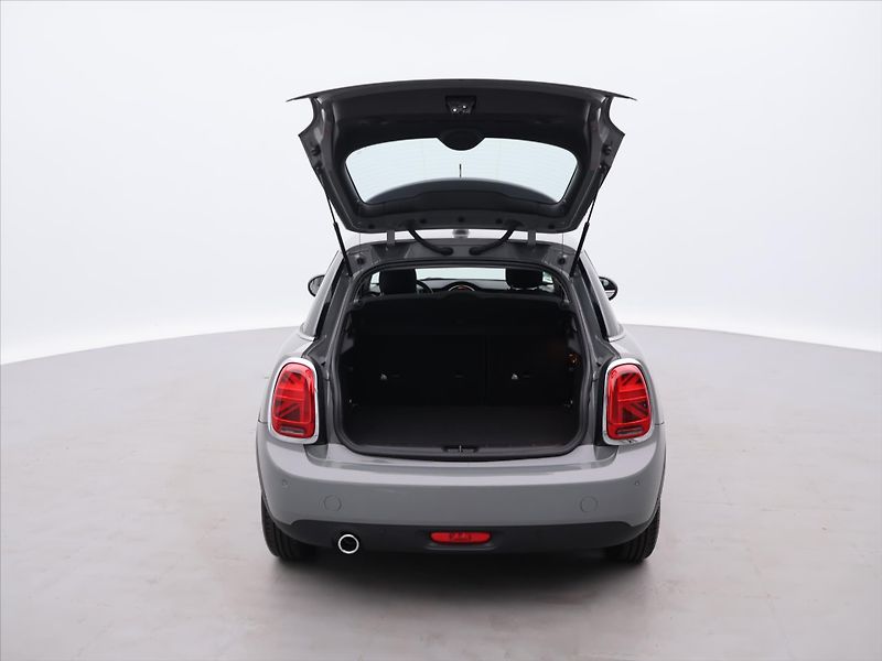 Mini Cooper 1,5 100 kW 1.Maj. Aut.klima - fotka 9 z 28